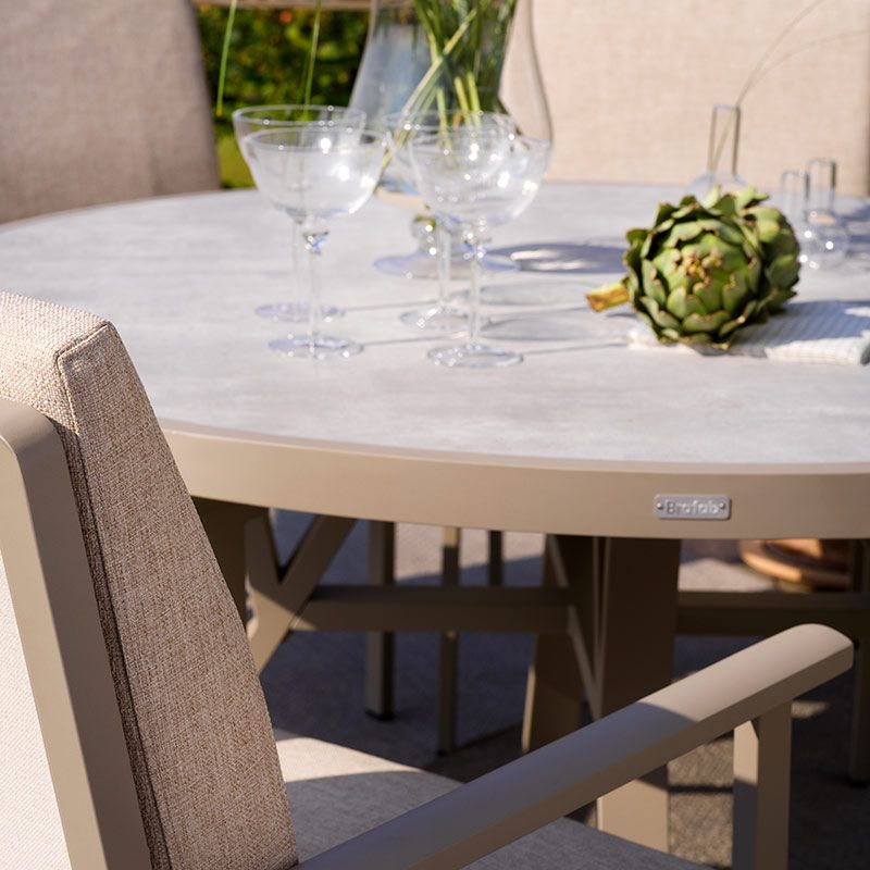 Samvaro dining table 140 cm khaki/sand