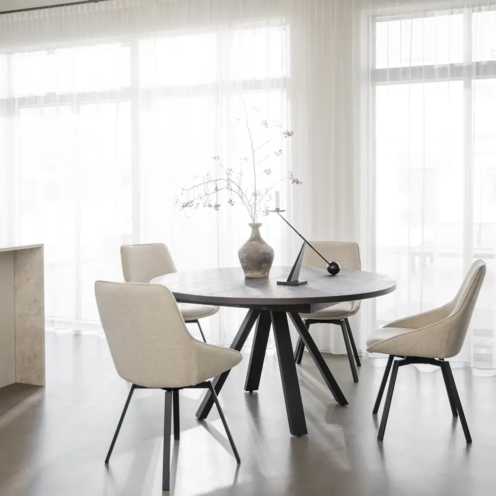 Maddock dining table Ø135 cm brown oak