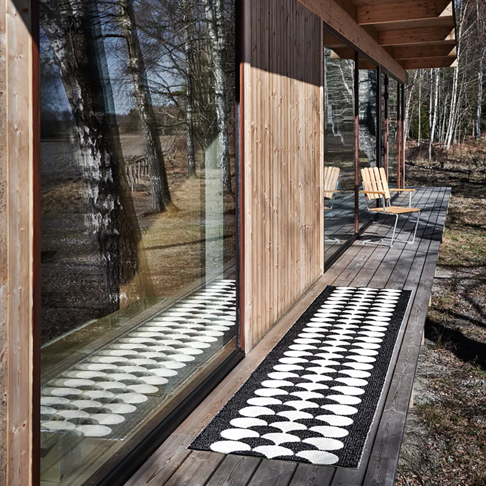 Poppy Black / Vanilla Carpet 70 x 350 cm