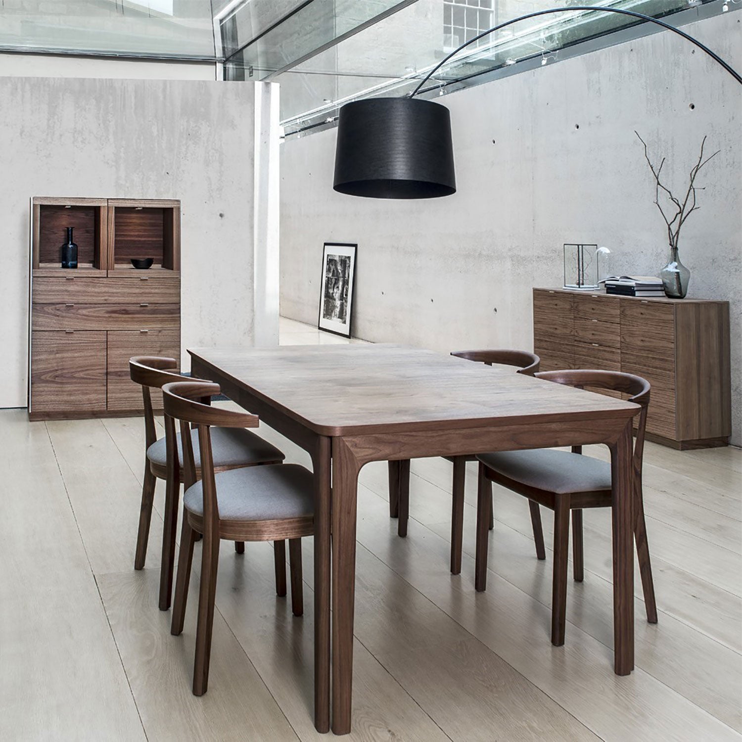 Sm923 Display cabinet Walnut lacquer 98X44X136cm