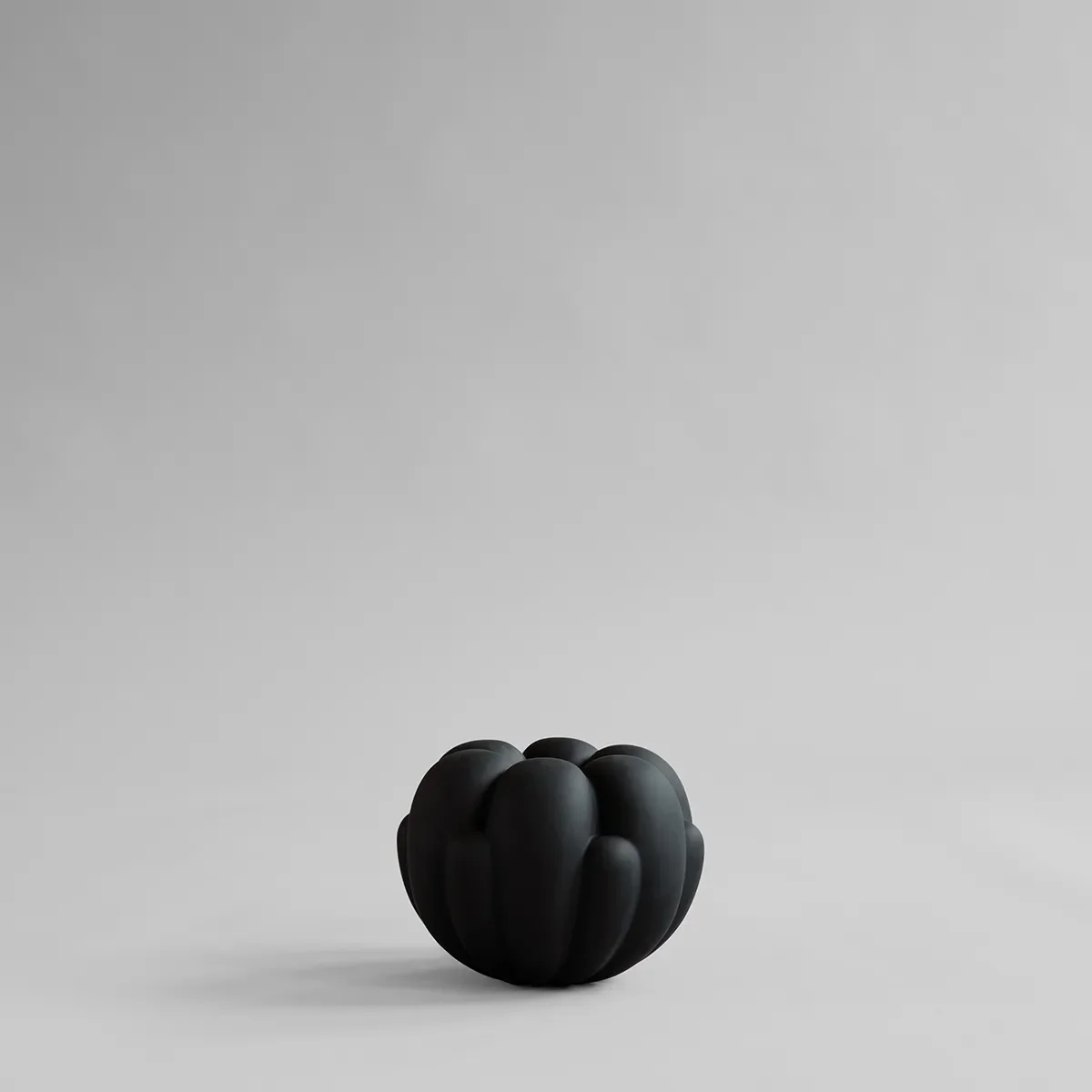 Handmade Vase Bloom Petit Black H18 cm