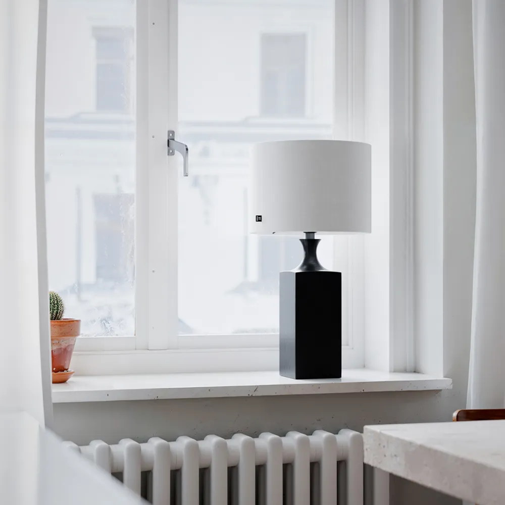 Woody table lamp H: 56cm black/white