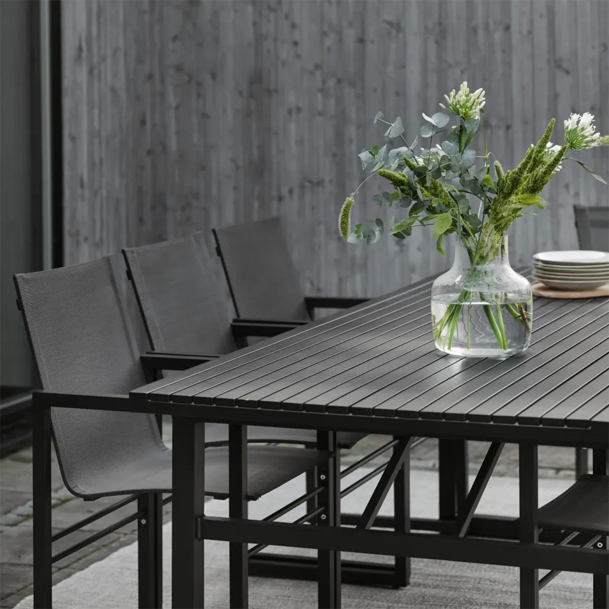 Vevi dining chair black