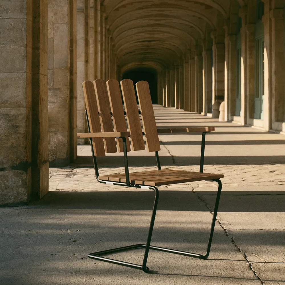 A2 Armchair Oiled Oak / Black Frame