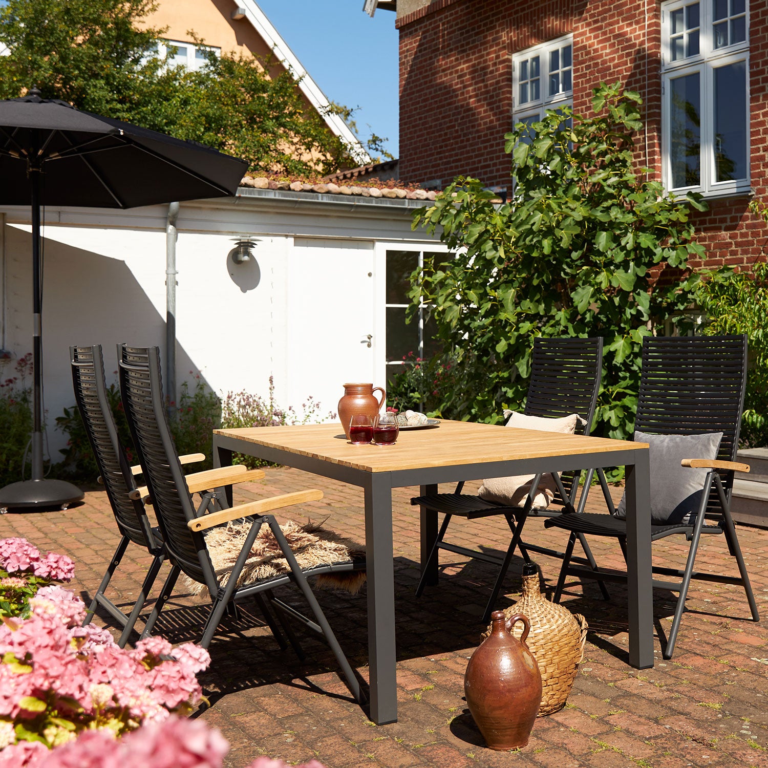 Mood stacking chair anthracite aluminium/teak