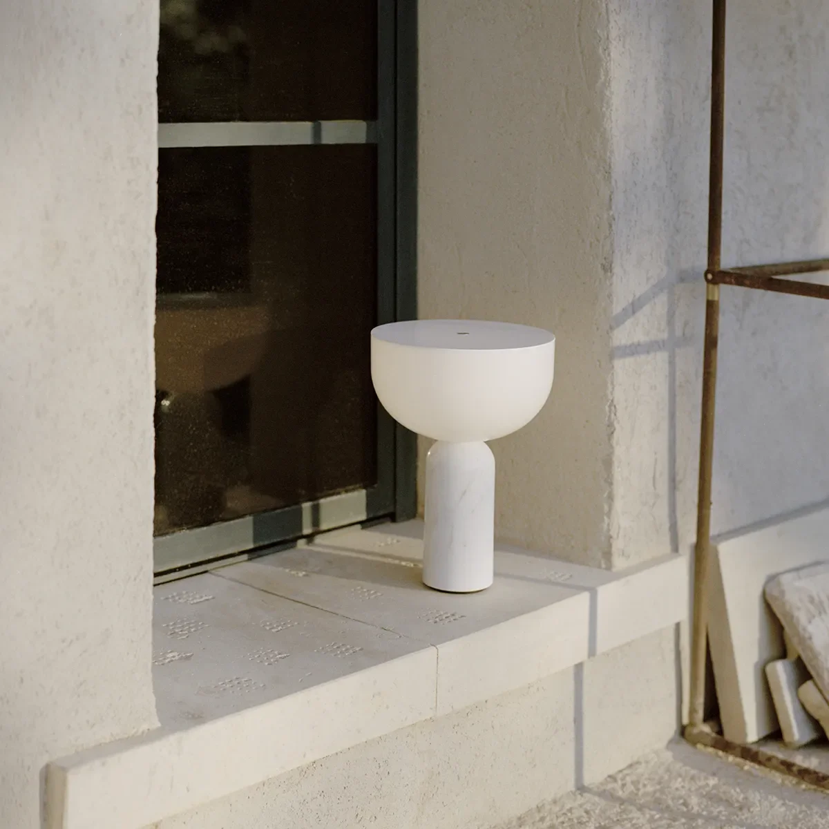 Kizu Portable Table Lamp White Marble