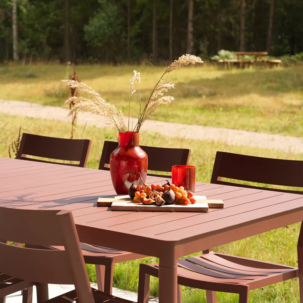 Bigby/Delia dining set