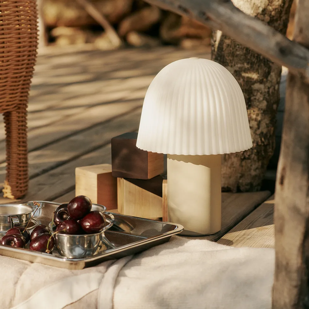 Frill Portable Lamp Cashmere/White