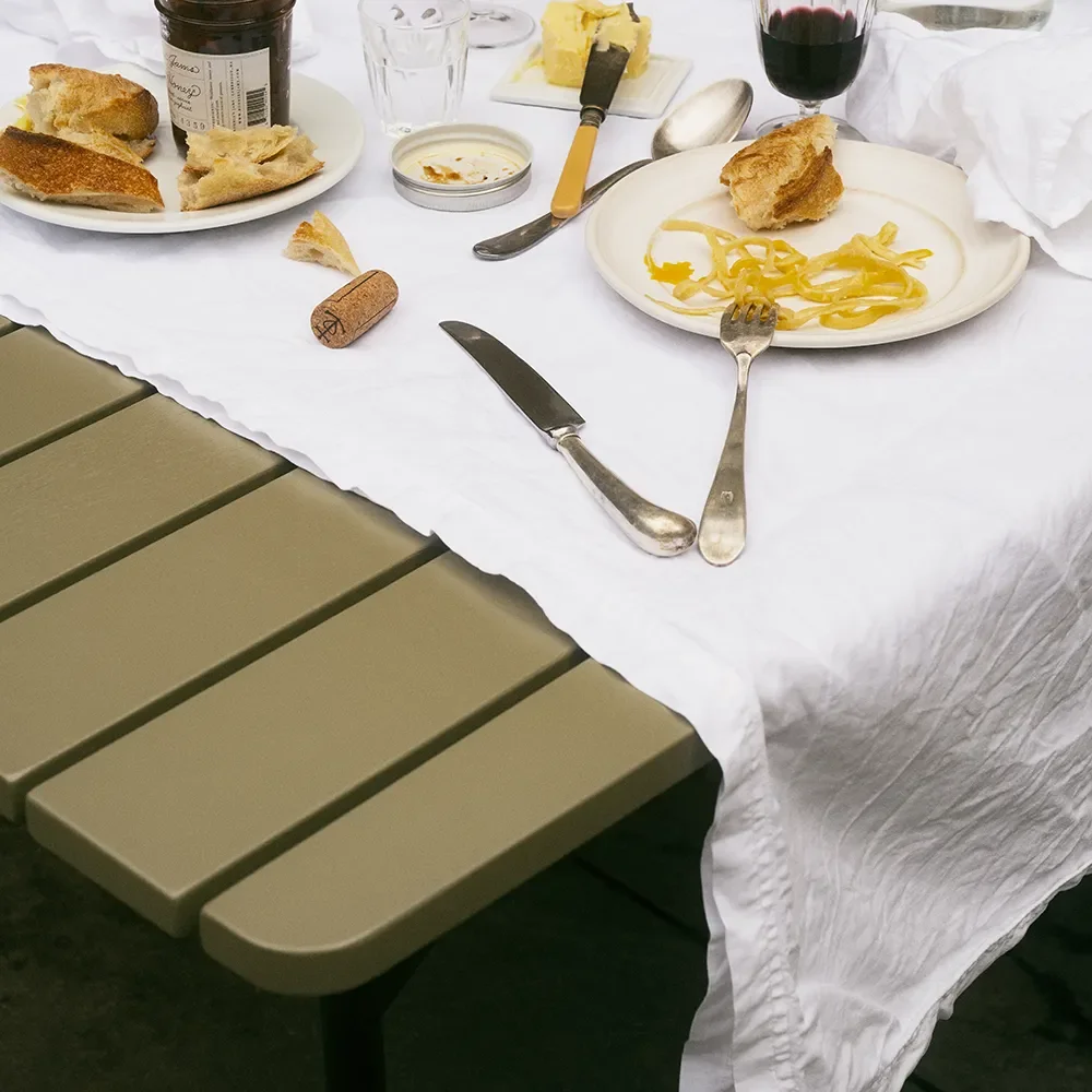 Table B25A 120 Green lacquered Oak / Black Stand