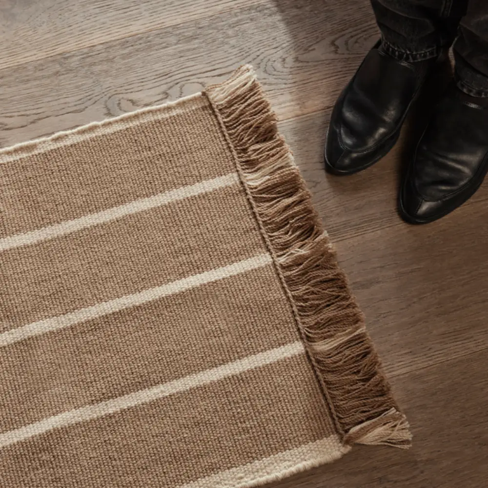 Calm Kelim Mat 140x200 cm- Dark Sand/Off-white