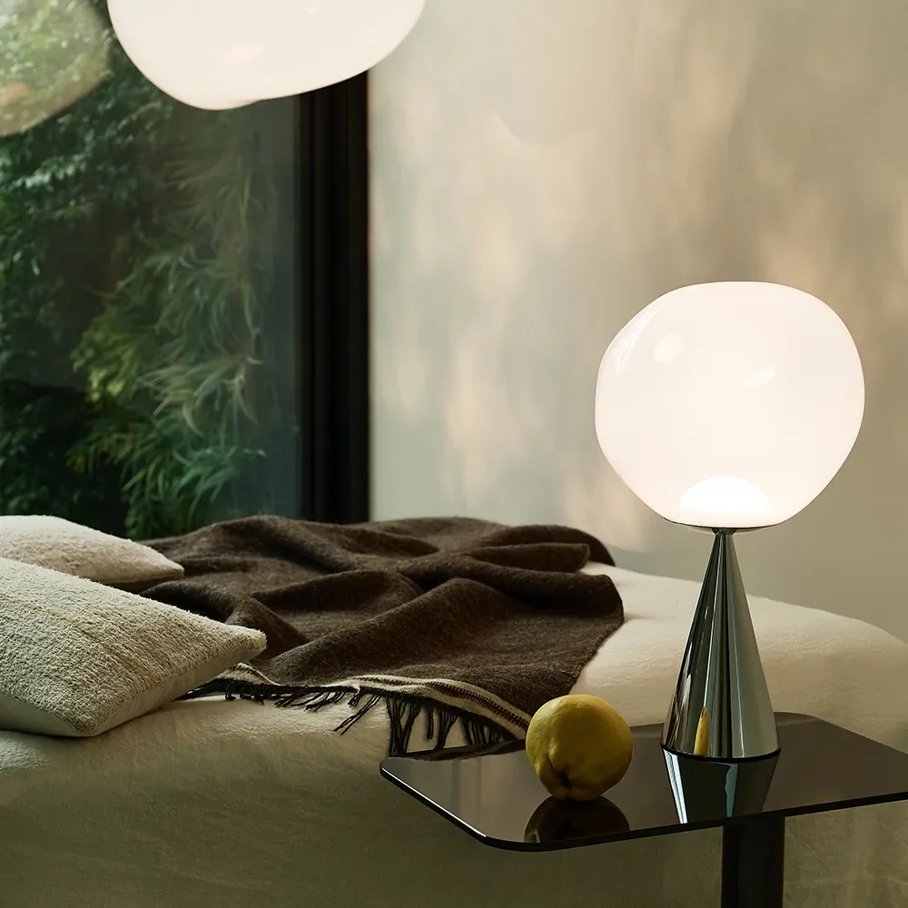 Melt Table lamp Opal/Silver LED