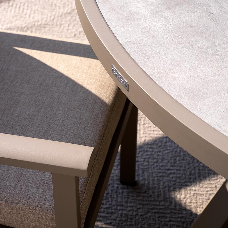 Samvaro dining table 140 cm khaki/sand