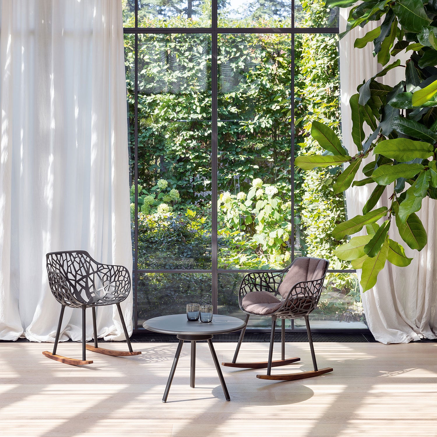 Forest rocking chair with Iroko arms Black