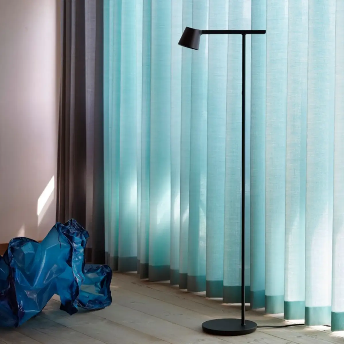 Tip Floor Lamp - Black