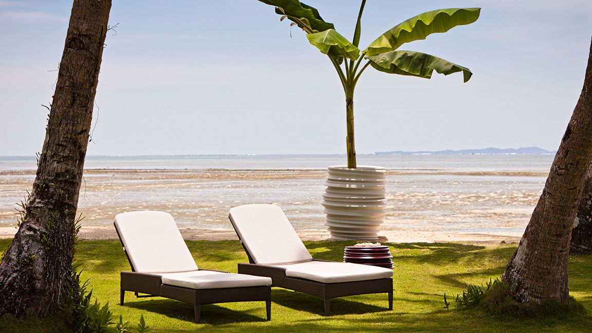 Babylon side table chalk