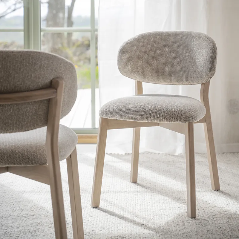 Patterson chair beige fabric / white pigmented oak