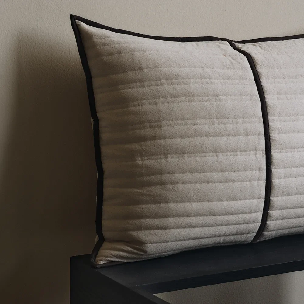 Quilted cushion in organic cotton Vari