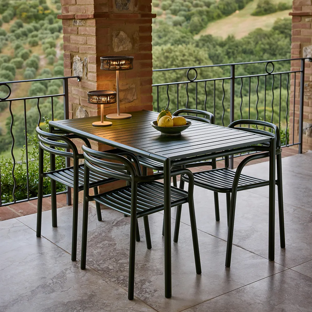 Bliss Dining table 133x81 cm Dark green