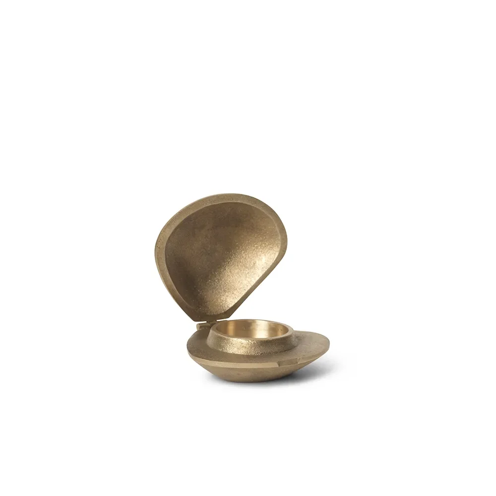 Candle Holder Clam in Brass