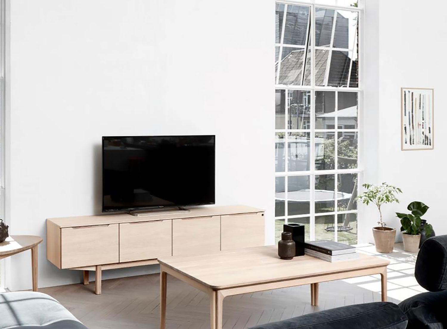 Sm305 TV bench Walnut Oil 194x40x58 cm