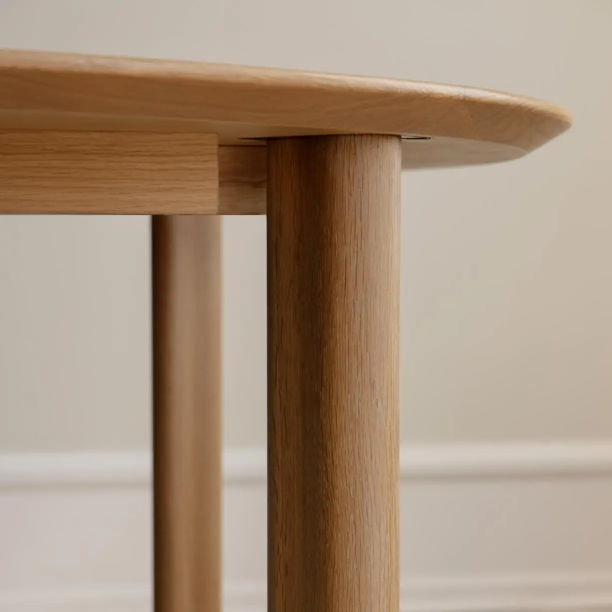 Comfort Circle Dining table with extension Oak