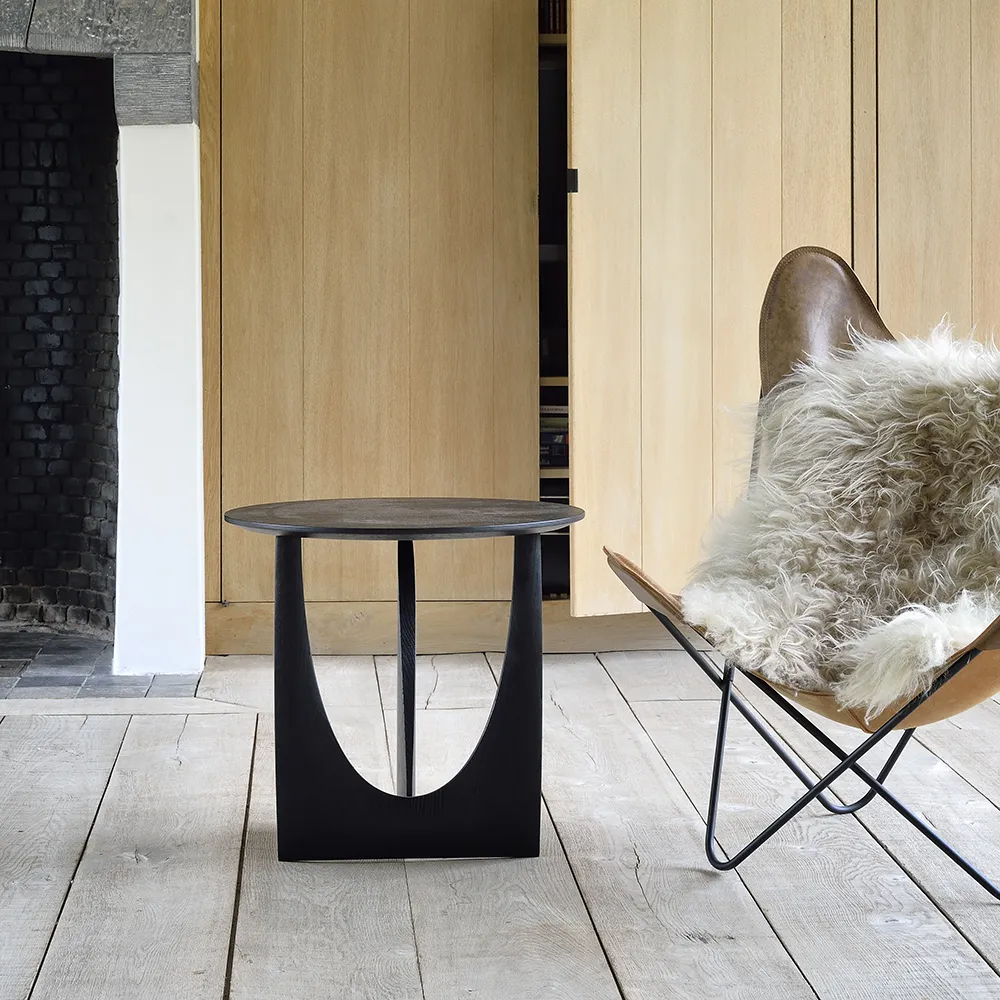 Geometric Side table Oak black
