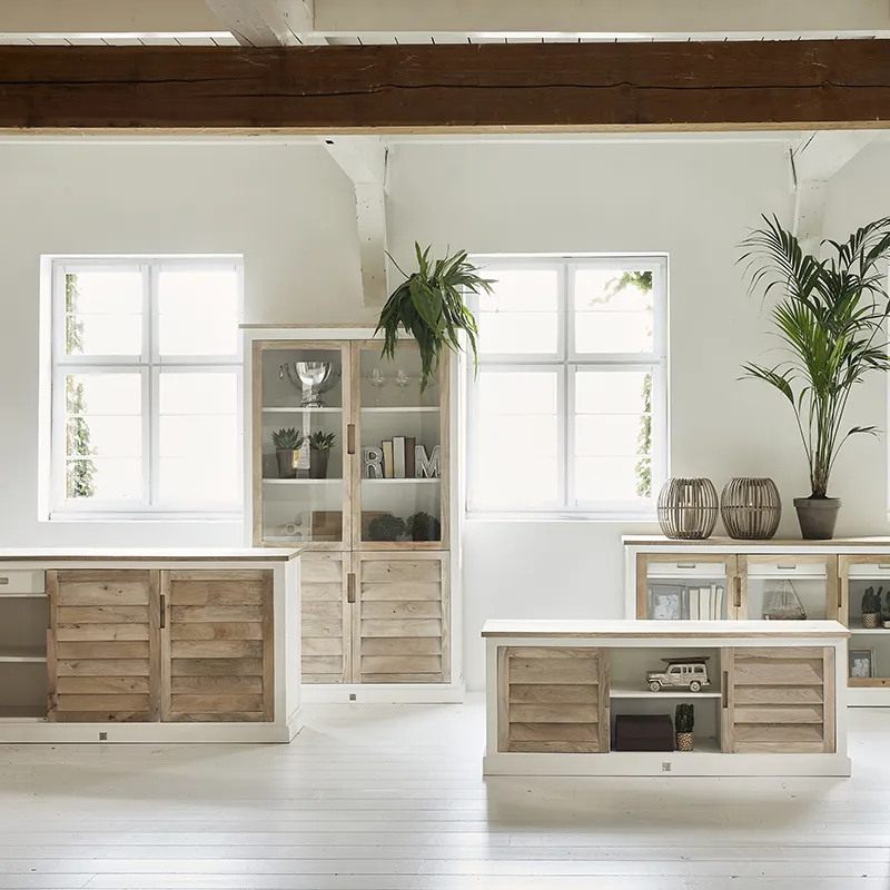 Pacifica media bench