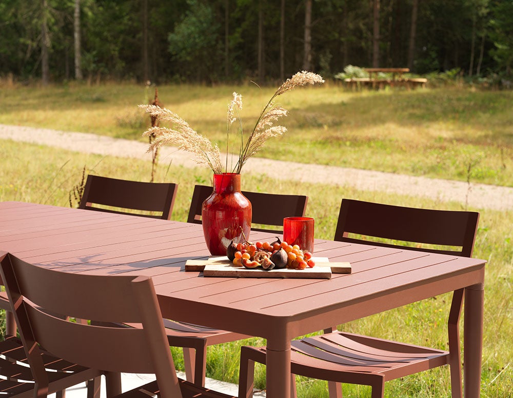 Bigby dining table 76x76 cm Zin Red