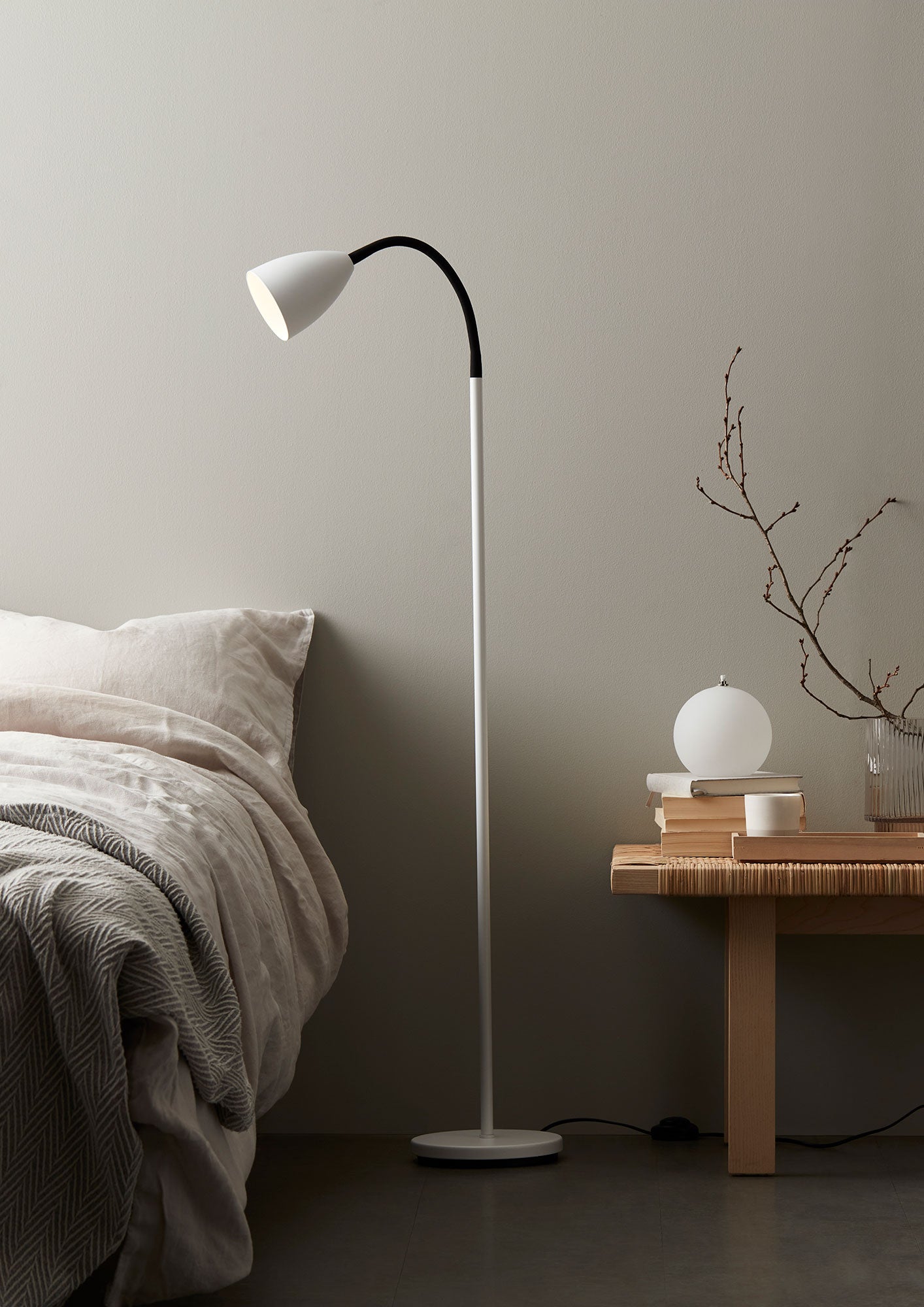 Defiant Floor Lamp Matt White Gu10 Incl Light Source