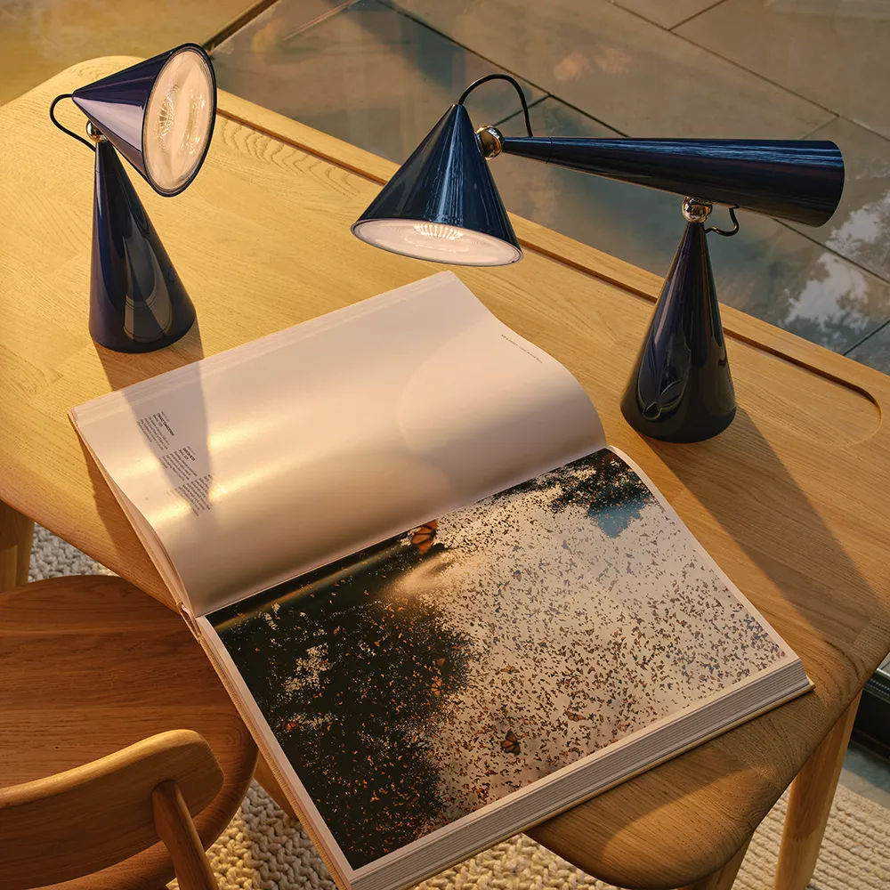 Pose Task Light LED Indigo