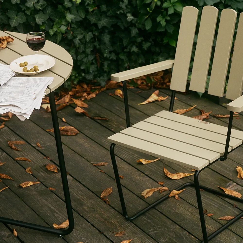 Table 6B 60 Green lacquered oak / black stand