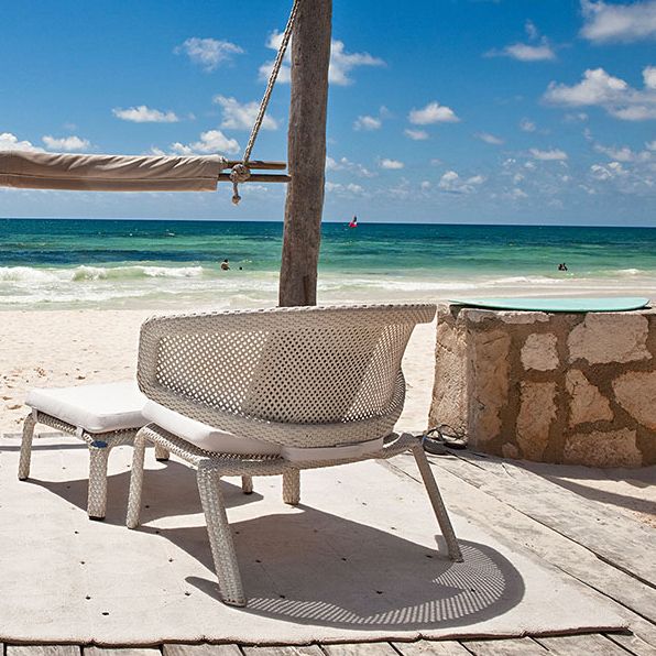 Seashell lounge chair white