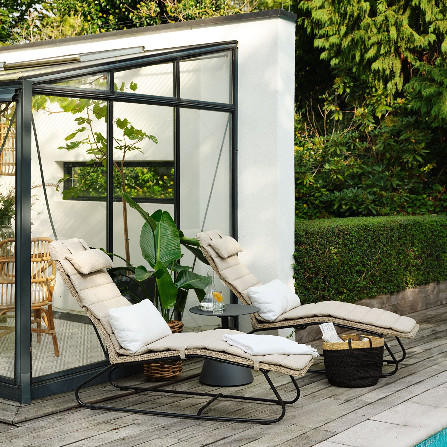 Akleja reclining bed beige with cushion