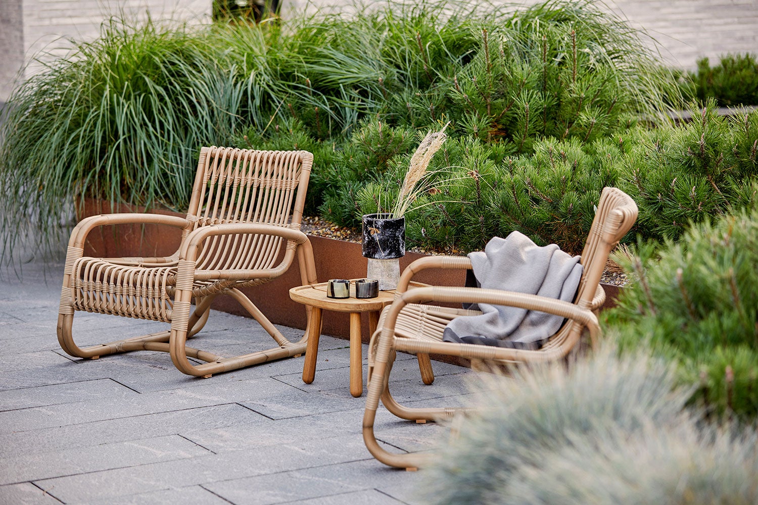 Curve lounge chair outdoor Natural