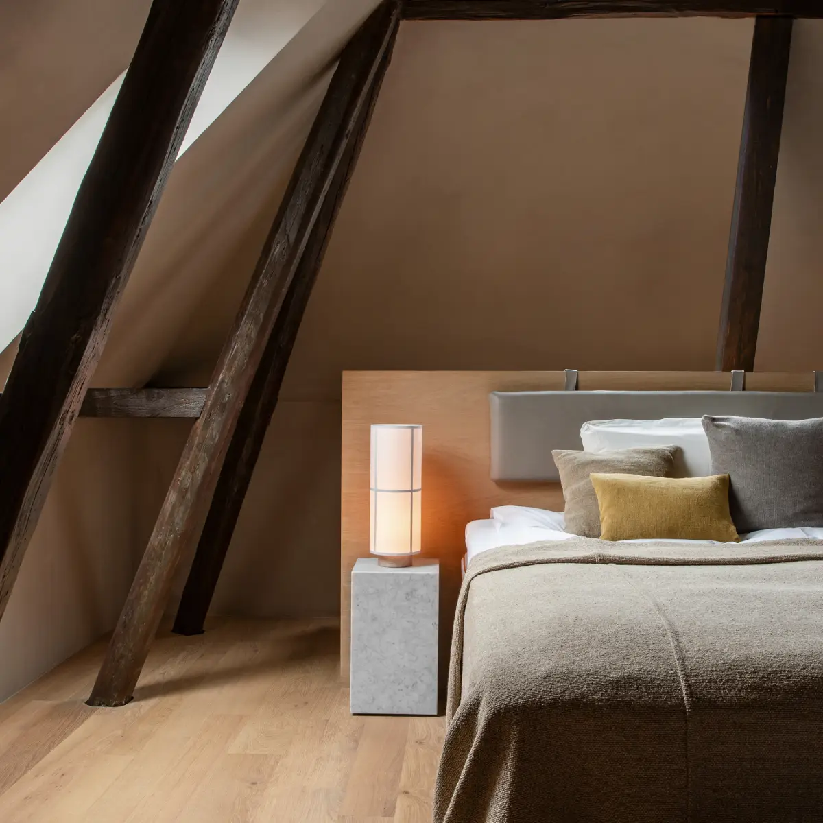 Hashira Table Lamp Linen Raw