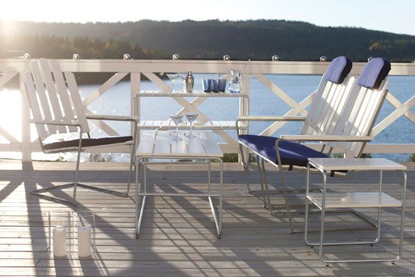 L105 Teak relief table