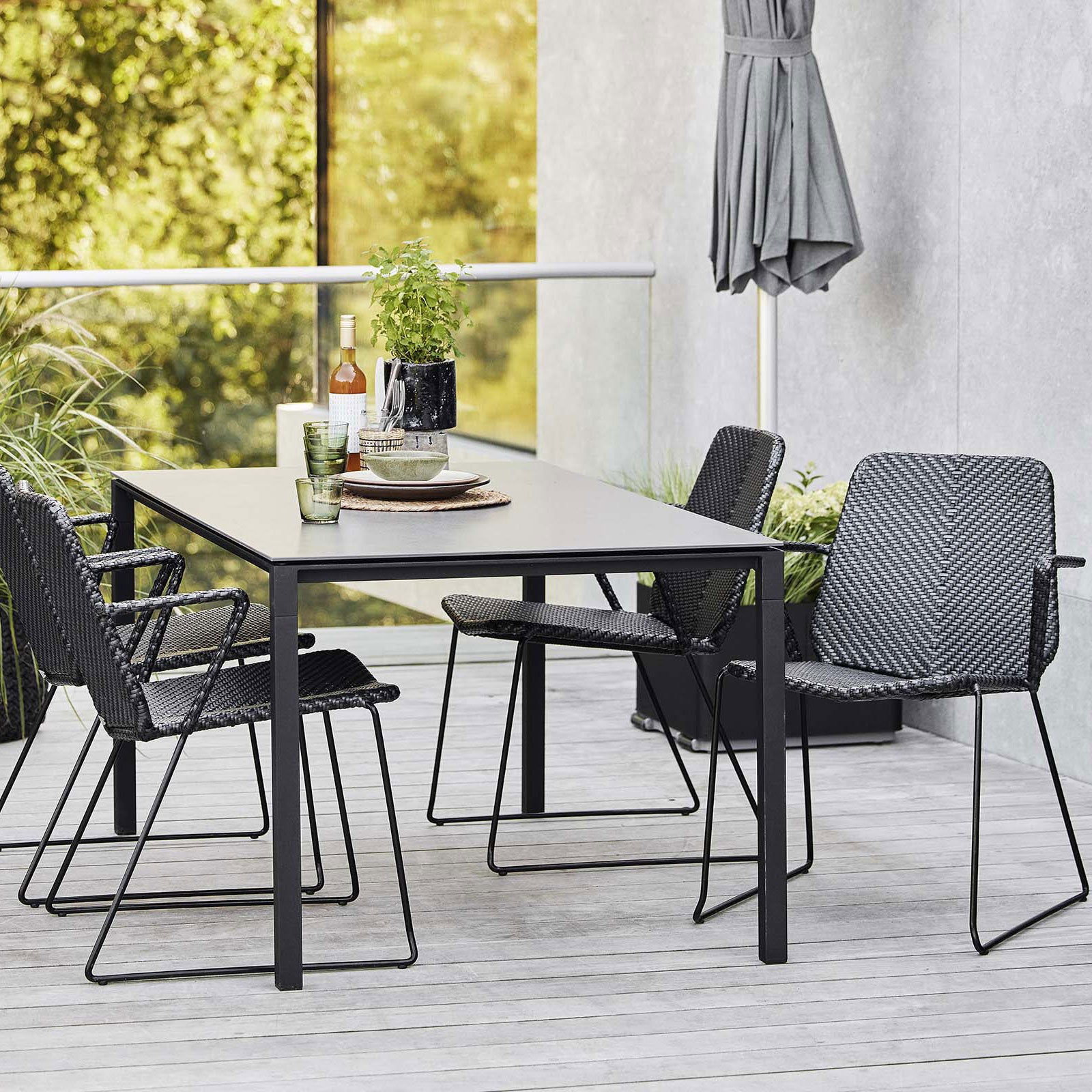 Vision Armchair Black Porcelain