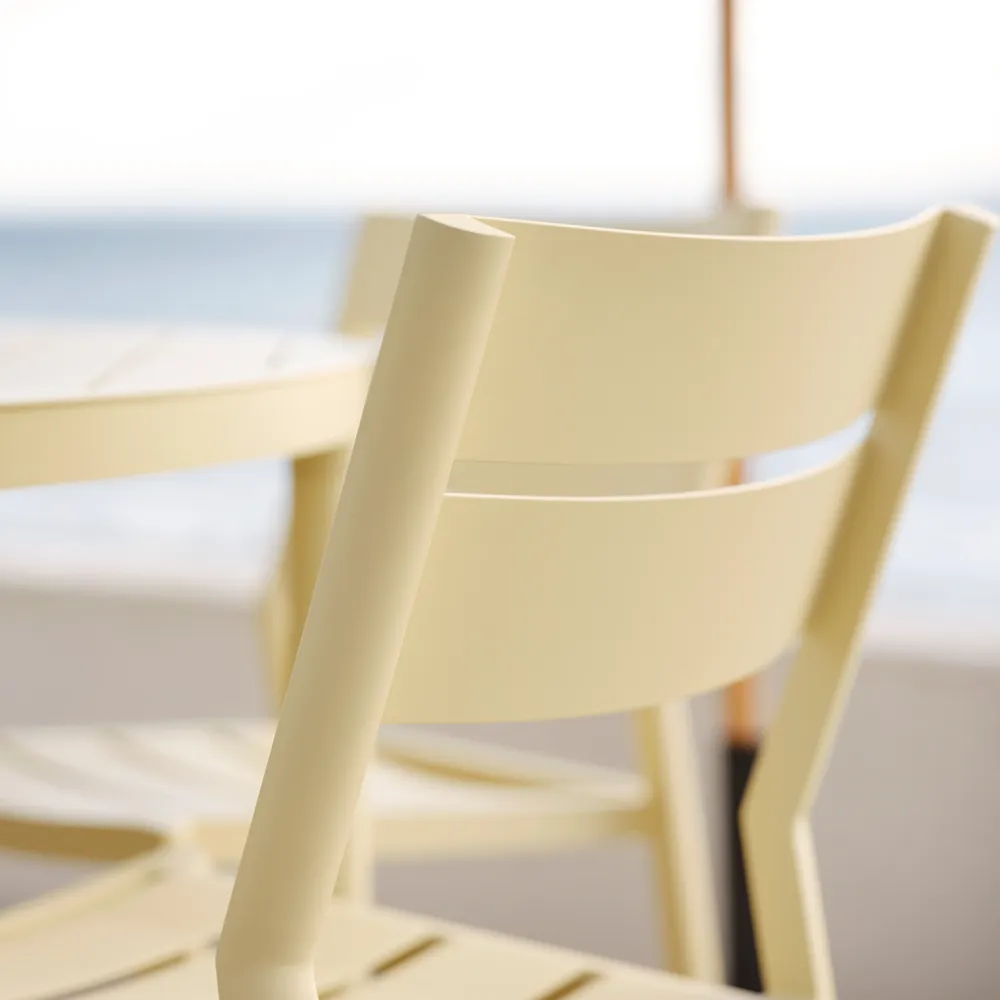 Bigby/Delia round dining set