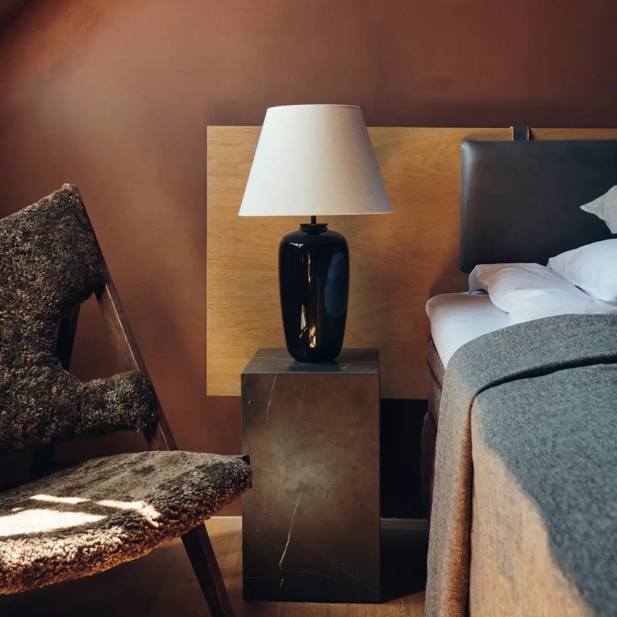 Torso Table Lamp Black -H57 cm