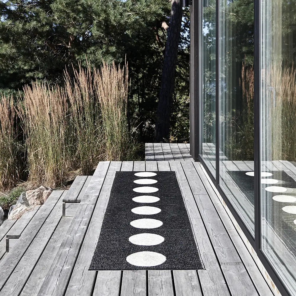 Vera Carpet 70x150 cm black/vanilla