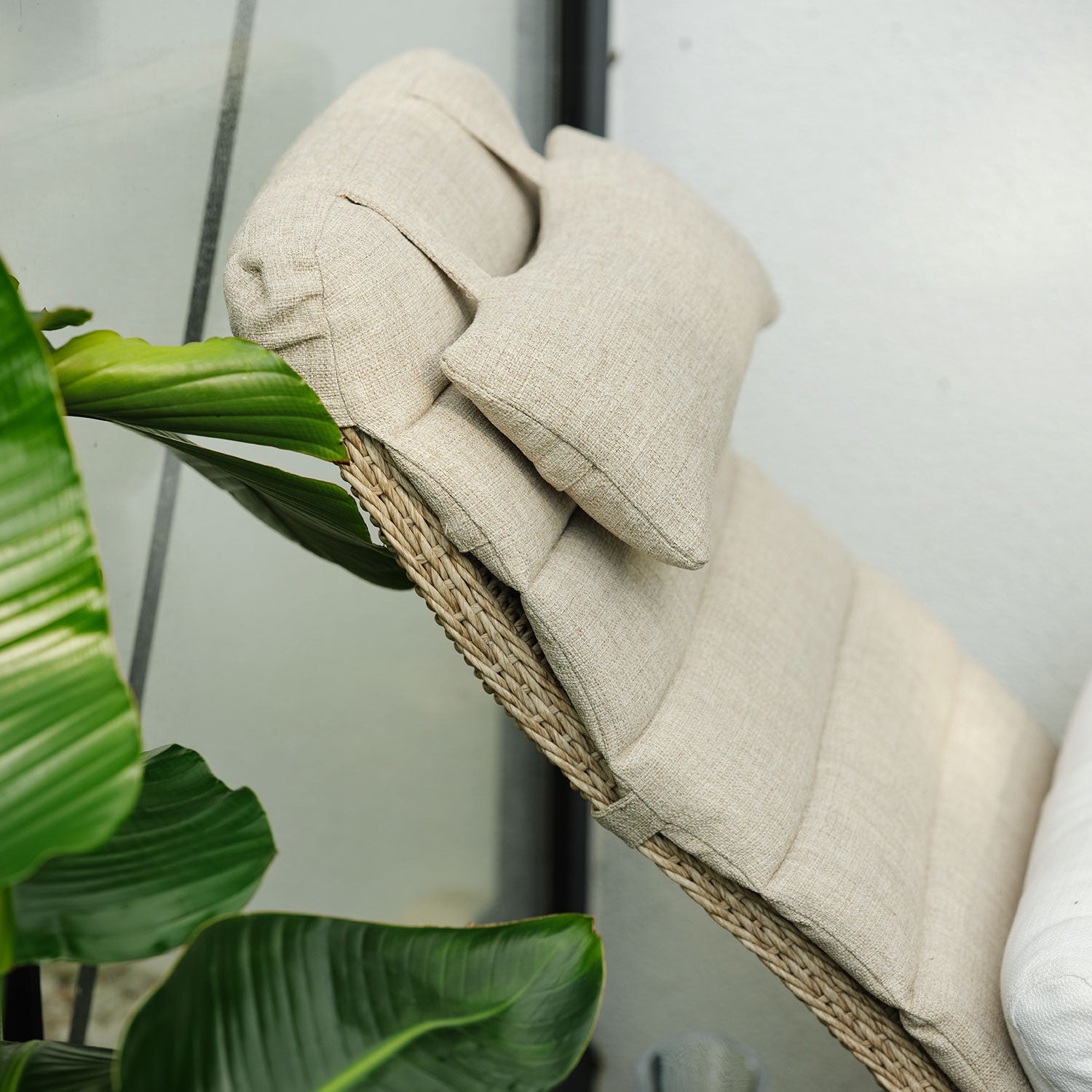 Akleja reclining bed beige with cushion