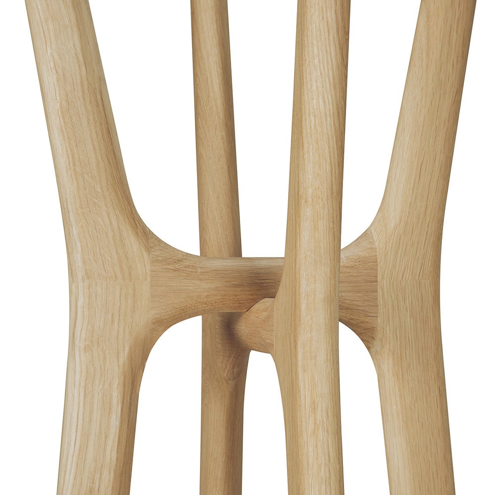 PI Coat hanger Oak