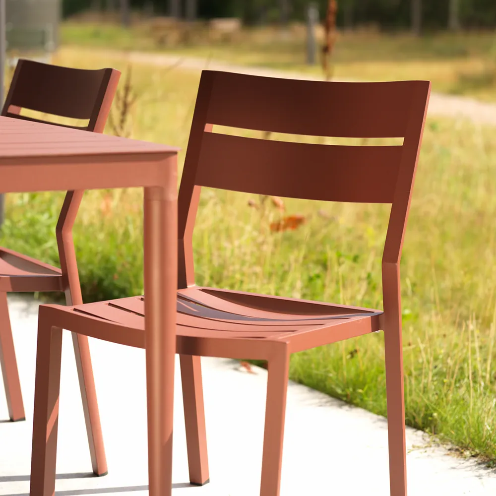 Bigby/Delia dining set