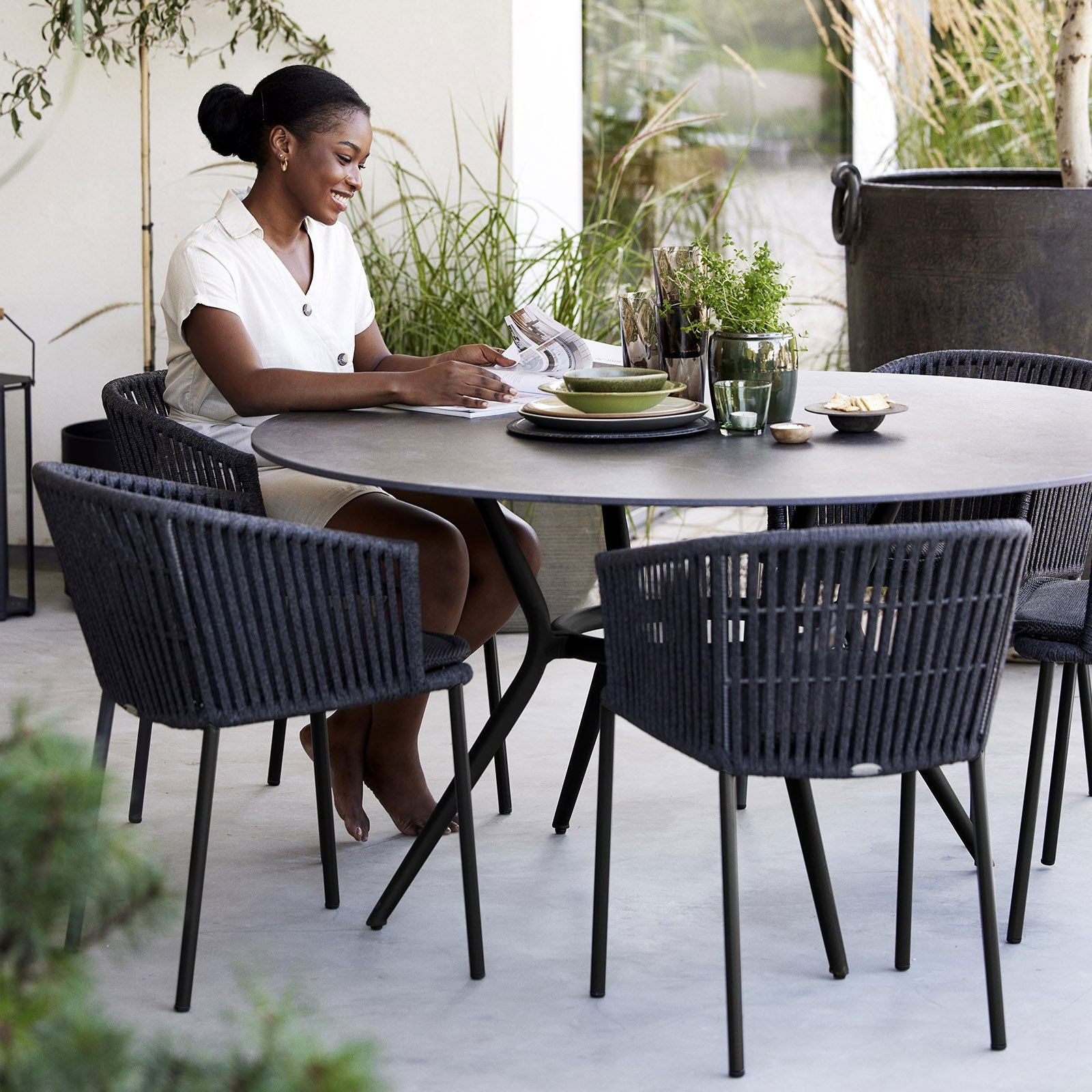 Moments Stackable chair Dark Grey