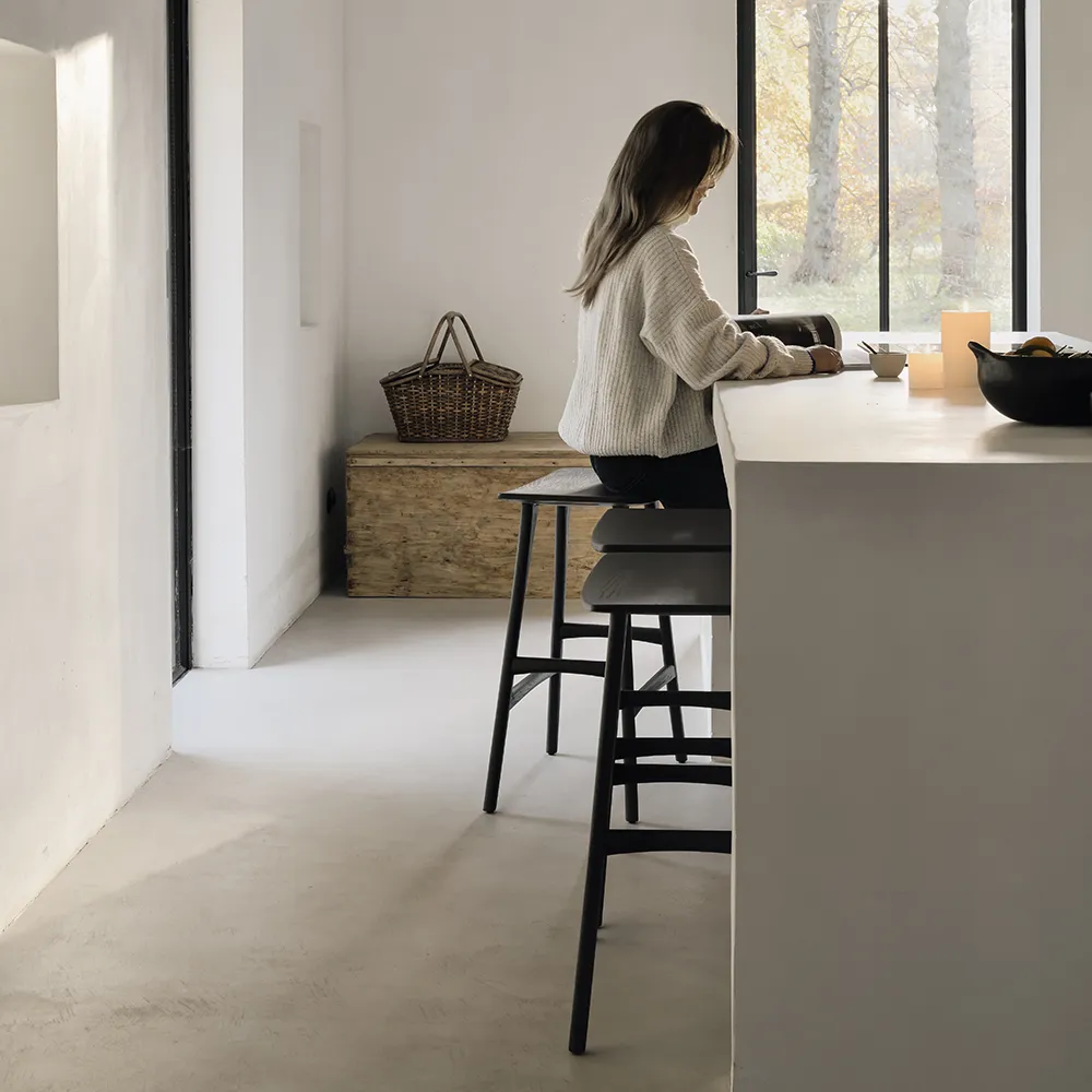 Osso Bar stool Low Black varnished oak