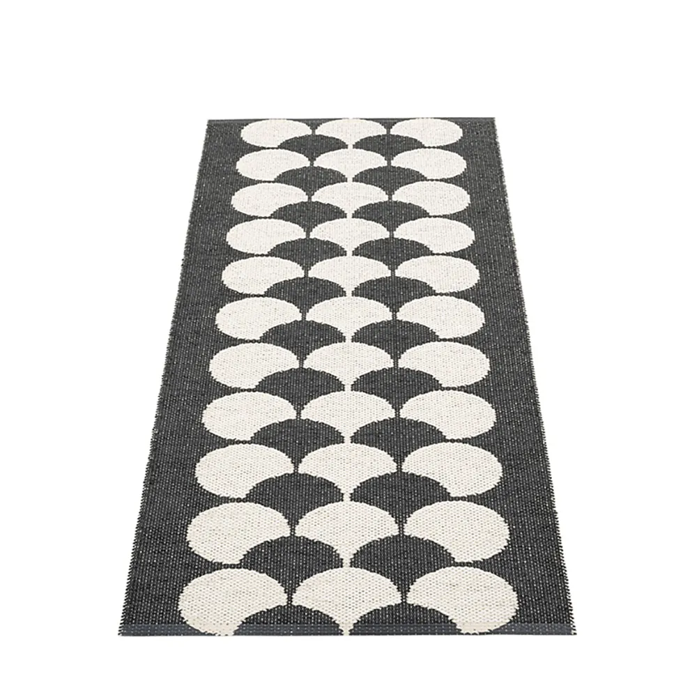 Poppy Black / Vanilla Carpet 70 x 150 cm