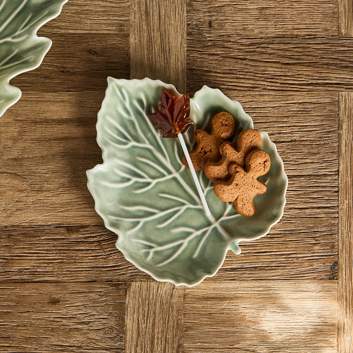 Plate Autumn Leaf 23x19 cm Green