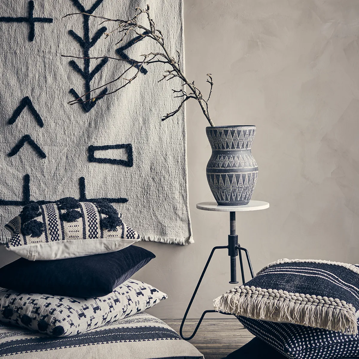  MILAN stool black Ø44 cm