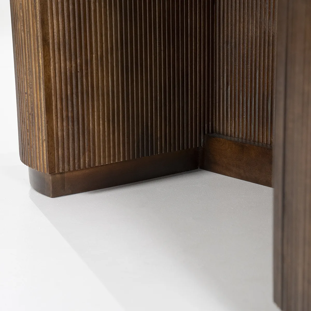 Mari Desk