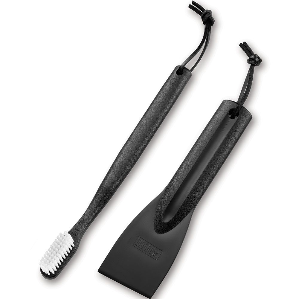 Two-piece cleaning set for gas barbecue